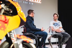 Read more about the article 09. Oktober 2020 ORF Museumszeit Talk mit KTM Motorsportdirektor Pit Beirer KTM Motohall Mattighofen Österreich