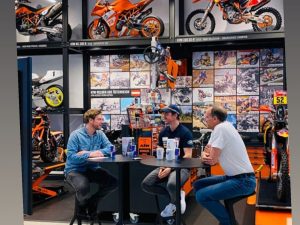 Read more about the article 15. Dezember 2020 Online Pressekonferenz zur Rallye Dakar mit Matthias Walkner und Heinz Kinigadner  KTM Motohall Mattighofen Österreich